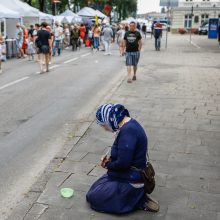 Prieš skurdą – atmerktomis akimis