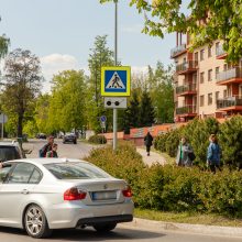 Kaunietis nerimauja dėl gresiančios nelaimės: vairuotojai mūsų nemato