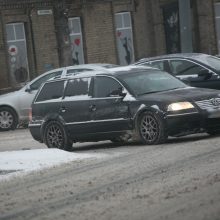 Kelininkai perspėja: eismo sąlygas sunkina rūkas ir plikledis