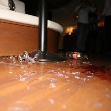Konfliktas Klaipėdoje: vyras trenkė stikline ir smaugė moterį