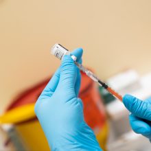Lietuvoje ketvirtąja vakcinos nuo COVID-19 doze pradėti skiepyti pažeidžiamiausi gyventojai
