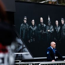 Atgarsiai po „Rammstein“ vakarėlyje patirtos galimos prievartos: buvo labai keista