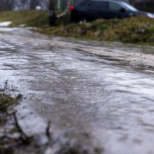 Plikledis muša traumų rekordus: kai kurie gyventojai patys tirpdo ledą, kad nesusižeistų