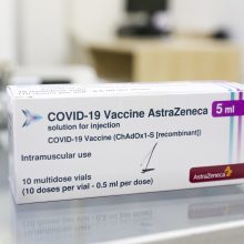 EVA pareigūnas susiejo „AstraZeneca“ vakciną su paskiepytųjų trombozės atvejais