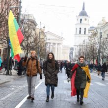 Tūkstančiai žmonių mitinge reikalavo didesnių algų mokytojams