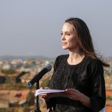 A. Jolie apsilankė pabėgėlių stovyklose: toks elgesys užtraukia gėdą mums visiems