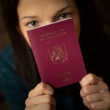 VLKK: moterų pavardžių rašybos su galūne -a įteisinimas neigiamai paveiktų kalbą