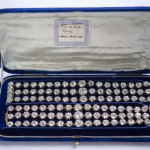 Marijos Antuanetės deimantinės apyrankės aukcione parduotos už 7 mln. eurų