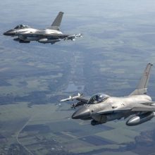 NATO oro policijos naikintuvai per savaitę tris kartus lydėjo Rusijos orlaivius