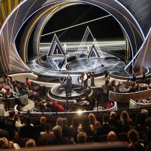 „Oskarų“ teikimo ceremonija: geriausias filmas – „CODA“, reginį aptemdė W. Smitho akibrokštas