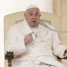 Kaip italai vertina popiežiaus kalbas apie baltą vėliavą?