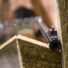 Konfliktas prie tvenkinio Kauno rajone: pneumatiniu šautuvu grasinęs vyras – sulaikytas