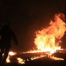 Graikijoje per riaušes sulaikyta daugiau kaip 100 žmonių