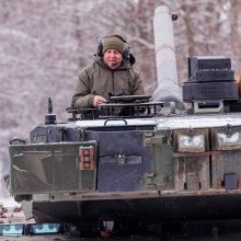 Prokuratūra nutraukė tyrimą dėl A. Anušausko paskelbtos informacijos apie tankų pirkimą