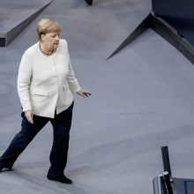 Nerimsta kalbos dėl A. Merkel sveikatos: vėl pastebėjo kanclerės drebulį