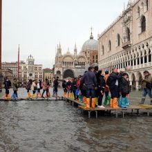 Vanduo užliejo Veneciją: per potvynį užtvindyta 70 proc. miesto teritorijos