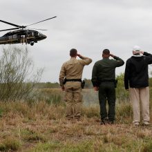 Pinigų sienos statyboms reikalaujantis D. Trumpas apsilankė JAV ir Meksikos pasienyje