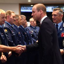 Naujojoje Zelandijoje po atakų mečetėse lankosi princas Williamas