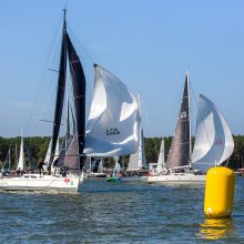 Įspūdingi vaizdai ir įtempta kova: Klaipėdoje startavo 52-oji „Kuršių marių regata“