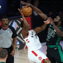 NBA čempionai grimzta į duobę: seriją pradėjo dviem pralaimėjimais iš eilės