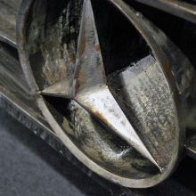 Klaipėdoje rūgštimi apipiltas „Mercedes-Benz“: savininkui – 600 eurų žala