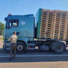 Po šiukšlių incidentų pajūrio keliuose – tarnybų patikrinimas