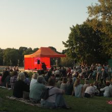 Anykščiuose nukambėjo pirmieji bardų festivalio „Purpurinis vakaras“ akordai