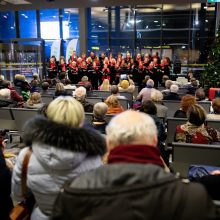 Kauno autobusų stotyje skambėjo kalėdinės dainos