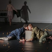 „Pasakyk, kas esi“: šokio teatras „Aura“ kviečia į pasimatymą Klaipėdoje