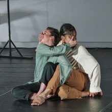 „Pasakyk, kas esi“: šokio teatras „Aura“ kviečia į pasimatymą Klaipėdoje