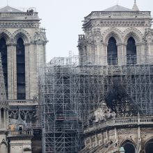 Milžiniškas gaisras Paryžiaus Dievo Motinos katedroje – užgesintas: vyksta tyrimas