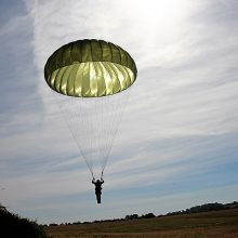 Jūs to nežinojote apie apie šuolį parašiutu: 10 negirdėtų faktų