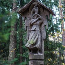 Raganų kalnui – 40 metų: netikėti faktai apie skulptūrų parką Juodkrantėje