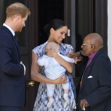 Naujausios princo Harry ir Meghan sūnaus nuotraukos: panašumas į tėvą atima žadą