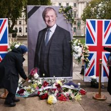 JK parlamentas tylos minute pagerbė nužudytą savo narį