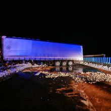 Po dviejų vilkikų avarijos kelyje „Via Baltica“ atnaujintas eismas link Marijampolės