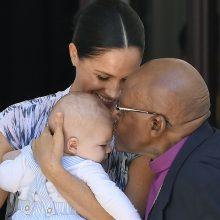 Naujausios princo Harry ir Meghan sūnaus nuotraukos: panašumas į tėvą atima žadą