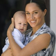 Naujausios princo Harry ir Meghan sūnaus nuotraukos: panašumas į tėvą atima žadą