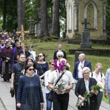 Menininkų kalnelyje amžinojo poilsio atgulė estrados legenda N. Paltinienė