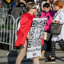 Vilniuje – tūkstantinis protestas: su plakatais „Ne gyvulių pasui“ ir „Dž. Sorošą lauk iš Lietuvos“