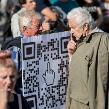 Vilniuje – tūkstantinis protestas: su plakatais „Ne gyvulių pasui“ ir „Dž. Sorošą lauk iš Lietuvos“