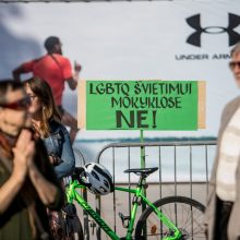 Vilniuje – tūkstantinis protestas: su plakatais „Ne gyvulių pasui“ ir „Dž. Sorošą lauk iš Lietuvos“