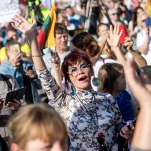 Vilniuje – tūkstantinis protestas: su plakatais „Ne gyvulių pasui“ ir „Dž. Sorošą lauk iš Lietuvos“