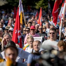 Vilniuje – tūkstantinis protestas: su plakatais „Ne gyvulių pasui“ ir „Dž. Sorošą lauk iš Lietuvos“