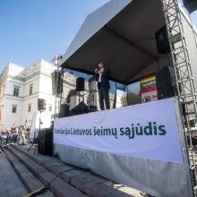 Vilniuje – tūkstantinis protestas: su plakatais „Ne gyvulių pasui“ ir „Dž. Sorošą lauk iš Lietuvos“