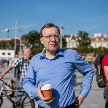 Vilniuje – tūkstantinis protestas: su plakatais „Ne gyvulių pasui“ ir „Dž. Sorošą lauk iš Lietuvos“