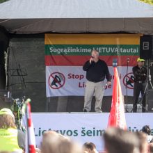 Vilniuje – tūkstantinis protestas: su plakatais „Ne gyvulių pasui“ ir „Dž. Sorošą lauk iš Lietuvos“