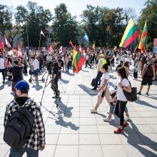 Vilniuje – tūkstantinis protestas: su plakatais „Ne gyvulių pasui“ ir „Dž. Sorošą lauk iš Lietuvos“