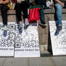 Vilniuje – tūkstantinis protestas: su plakatais „Ne gyvulių pasui“ ir „Dž. Sorošą lauk iš Lietuvos“