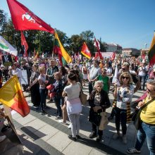 Vilniuje – tūkstantinis protestas: su plakatais „Ne gyvulių pasui“ ir „Dž. Sorošą lauk iš Lietuvos“